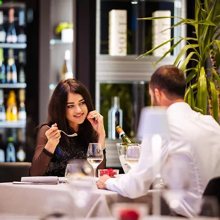 Raffaello & Mooka Restaurant 4*