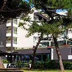 Hotel Raffaello & Mooka Restaurant 4*